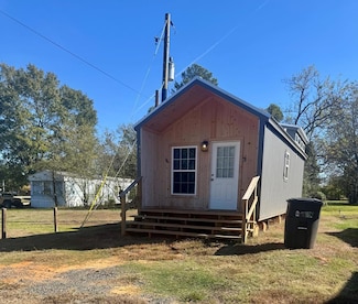 880 Presley St, Hooks, TX 75561