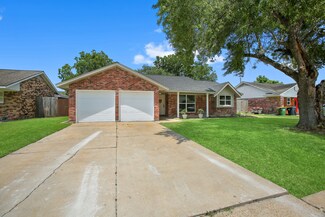 4805 Elm St, Pearland, TX 77581