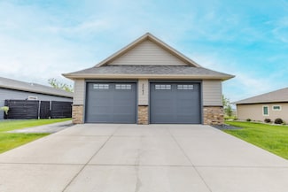 2043 35th St, Spirit Lake, IA 51360