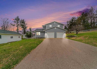 1031 Washington St, Harbor Springs, MI 49740