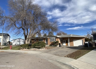 425 Circle Dr, Gillette, WY 82716