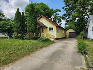 3290 Ogema St, Burton, MI 48529