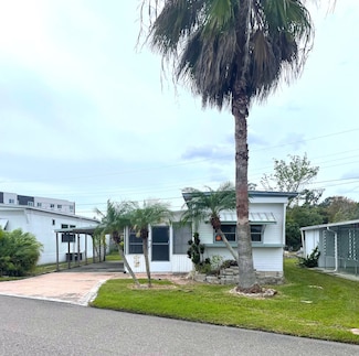 563 Falcon Ave, Lakeland, FL 33815