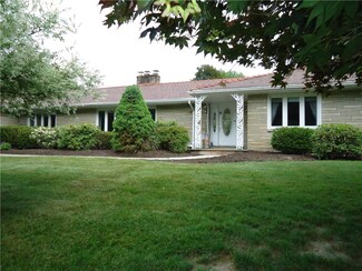 1047 Center Oak Dr, Pittsburgh, PA 15237