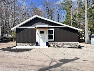 855 W Locust St, White Cloud, MI 49349