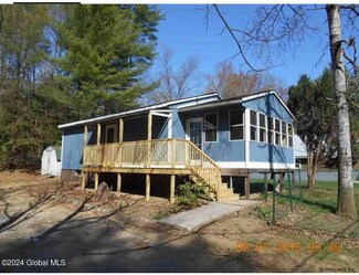 21 Minder Rd, Corinth, NY 12822