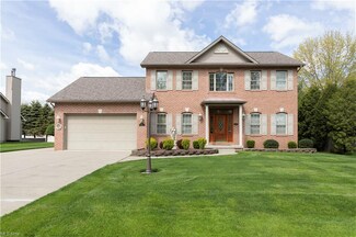 233 S Bayshore Dr, Columbiana, OH 44408