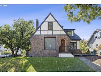 1584 SE Lexington St, Portland, OR 97202