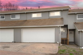616 N Water St, Liberty, MO 64068