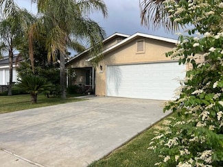 256 Pomegranate St, Woodlake, CA 93286