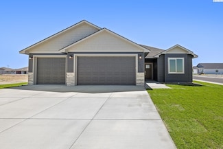 8814 Dusty Maiden Dr, Pasco, WA 99301