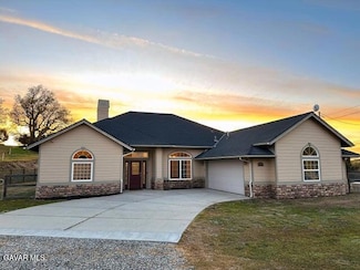 24500 Jacaranda Dr, Tehachapi, CA 93561