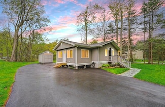 304 Ruger Ln, Tobyhanna, PA 18466