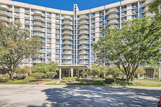 20 N Tower Rd Unit 12M, Oak Brook, IL 60523