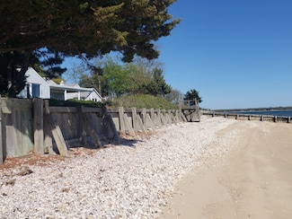 100 Peconic Ave, Shelter Island, NY 11964