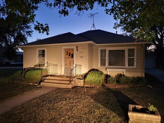 207 S Adams St, Hillsboro, KS 67063