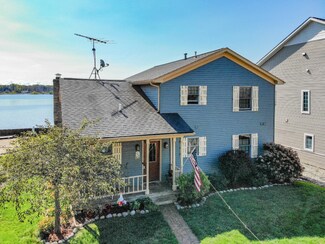 499 Treasure Island Dr, Mattawan, MI 49071