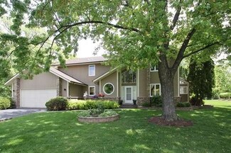 1620 Carriage Ct, Libertyville, IL 60048