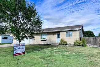 1013 Hartford Ave, Norton, KS 67654