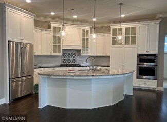 5014 Dale Ridge Rd, Woodbury, MN 55129