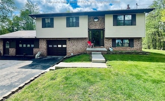 2744 Peach Ridge Rd, Hurricane, WV 25526