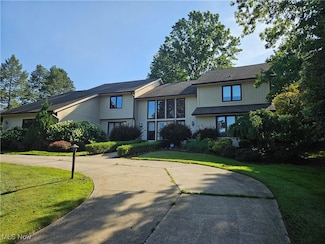 2437 Cedarwood Rd, Cleveland, OH 44124