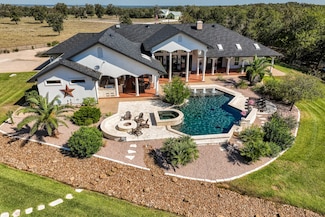 547 Powder Ridge, Luling, TX 78648