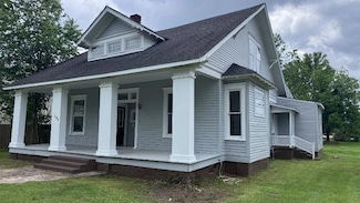 206 5th St S, Amory, MS 38821