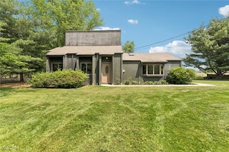 43628 Crestview Rd, Columbiana, OH 44408