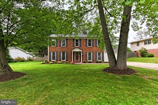 4818 Wakefield Chapel Rd, Annandale, VA 22003