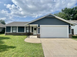 9423 E Aspenwood Dr, Claremore, OK 74019