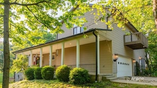 30 Farhills Dr, Athens, OH 45701