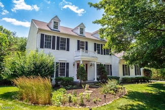 5 Savannah Ct, Basking Ridge, NJ 07920