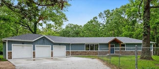 654 Rochester Rd, Sparta, MO 65753