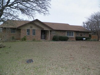 204 Gatewood Cir E, Burleson, TX 76028