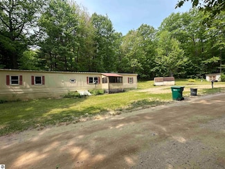 3035 Cedar Shores Dr, Harrison, MI 48625