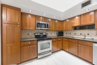 2808 N 46th Ave Unit E450, Hollywood, FL 33021