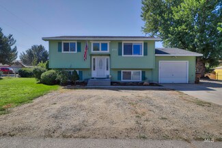 915 E Park St, Emmett, ID 83617