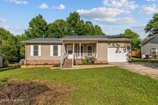 14 Cherokee Dr, Hubert, NC 28539