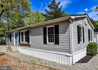 4 Oak Tree Ln, Stafford Township, NJ 08050