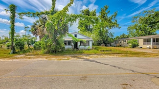 186 Avenue E, Port St. Joe, FL 32456