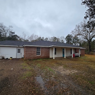 9 Sanderson Rd, Ellisville, MS 39437