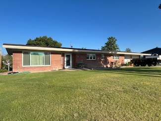 810 Bailey St, Stratton, NE 69043