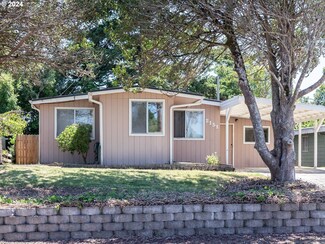 2151 Lewis St, North Bend, OR 97459