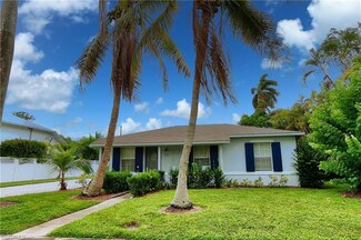 714 11th St N, Naples, FL 34102