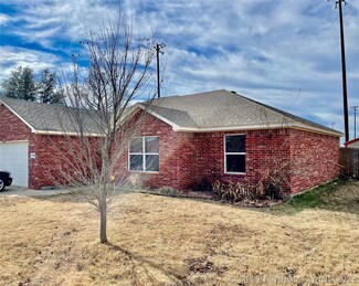 1206 Gantt Dr, Marietta, OK 73448