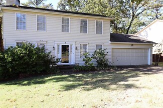 6 Summerland Ct, Little Rock, AR 72227