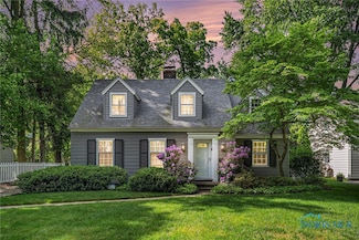 4117 Sheraton Rd, Ottawa Hills, OH 43606