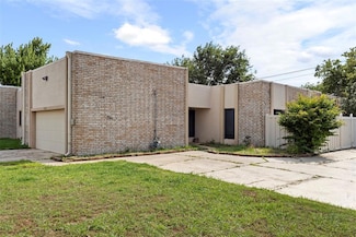 12725 Silver Ln, Oklahoma City, OK 73120