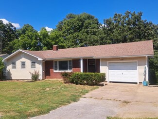 418 Delaware St, Neosho, MO 64850